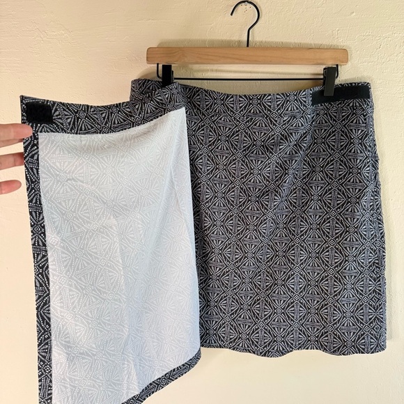 Rip Skirt NWT Hawaii Black Pearl Batik Wrap
Size Large - Picture 5 of 9